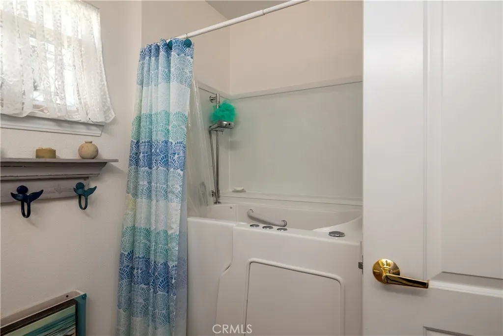 1057 Clubhouse Drive, Hemet, California 92545 home-pic-16